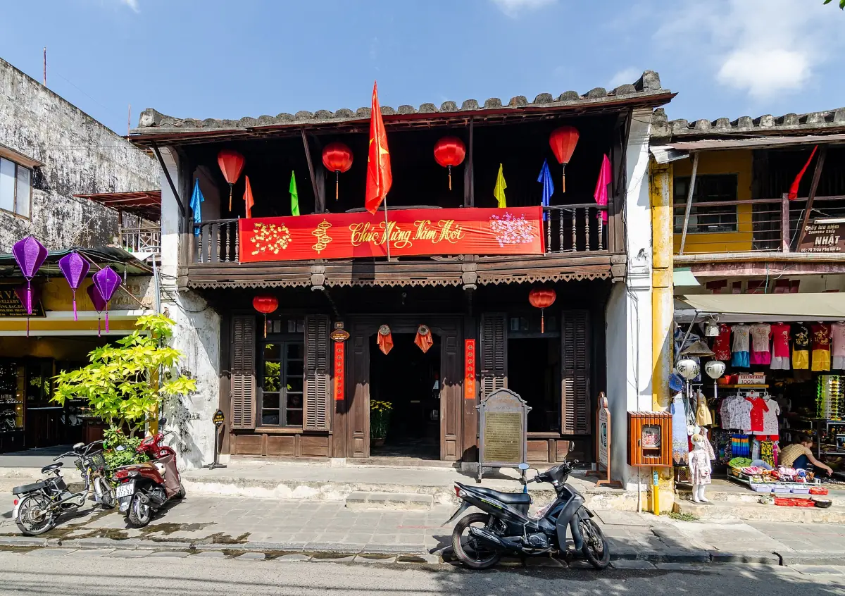An old wooden house in Hoi An's old town